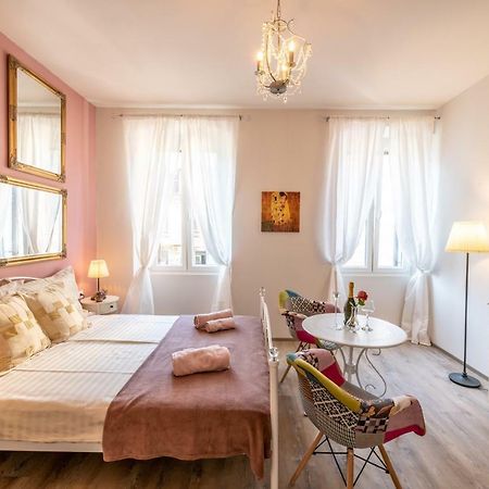 Old City Romantic Studios 3 PUY Exterior foto