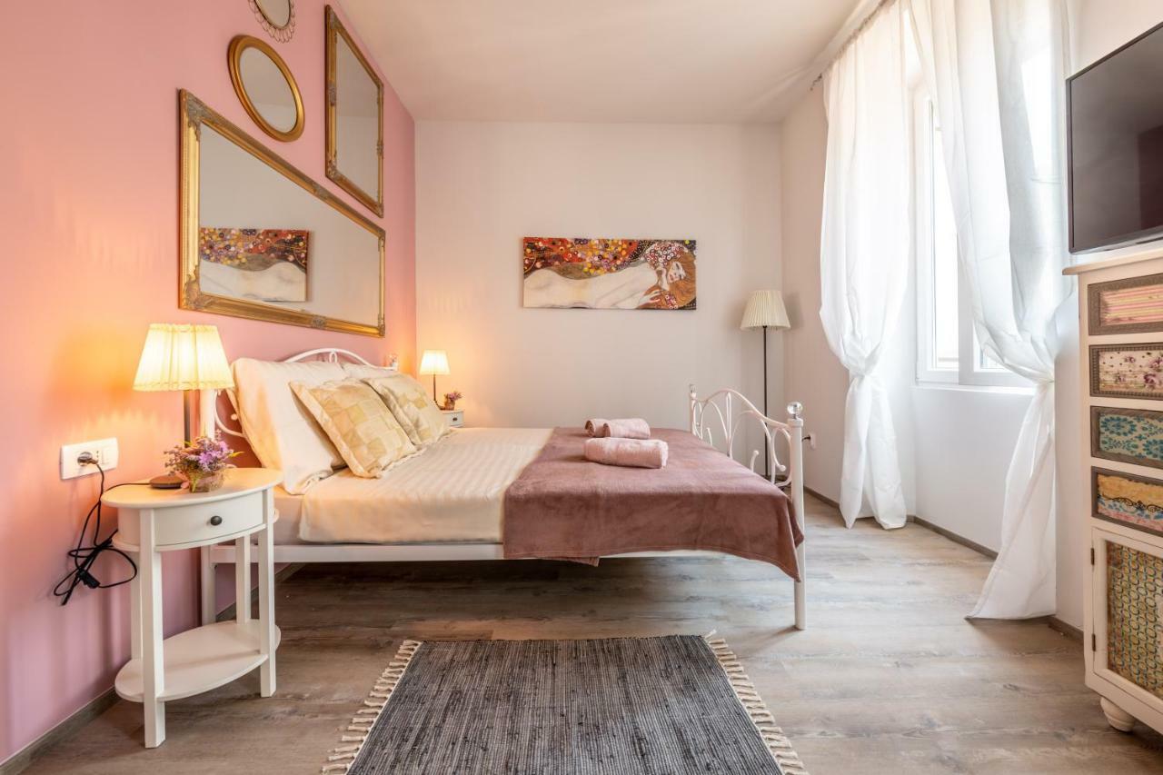 Old City Romantic Studios 3 PUY Exterior foto