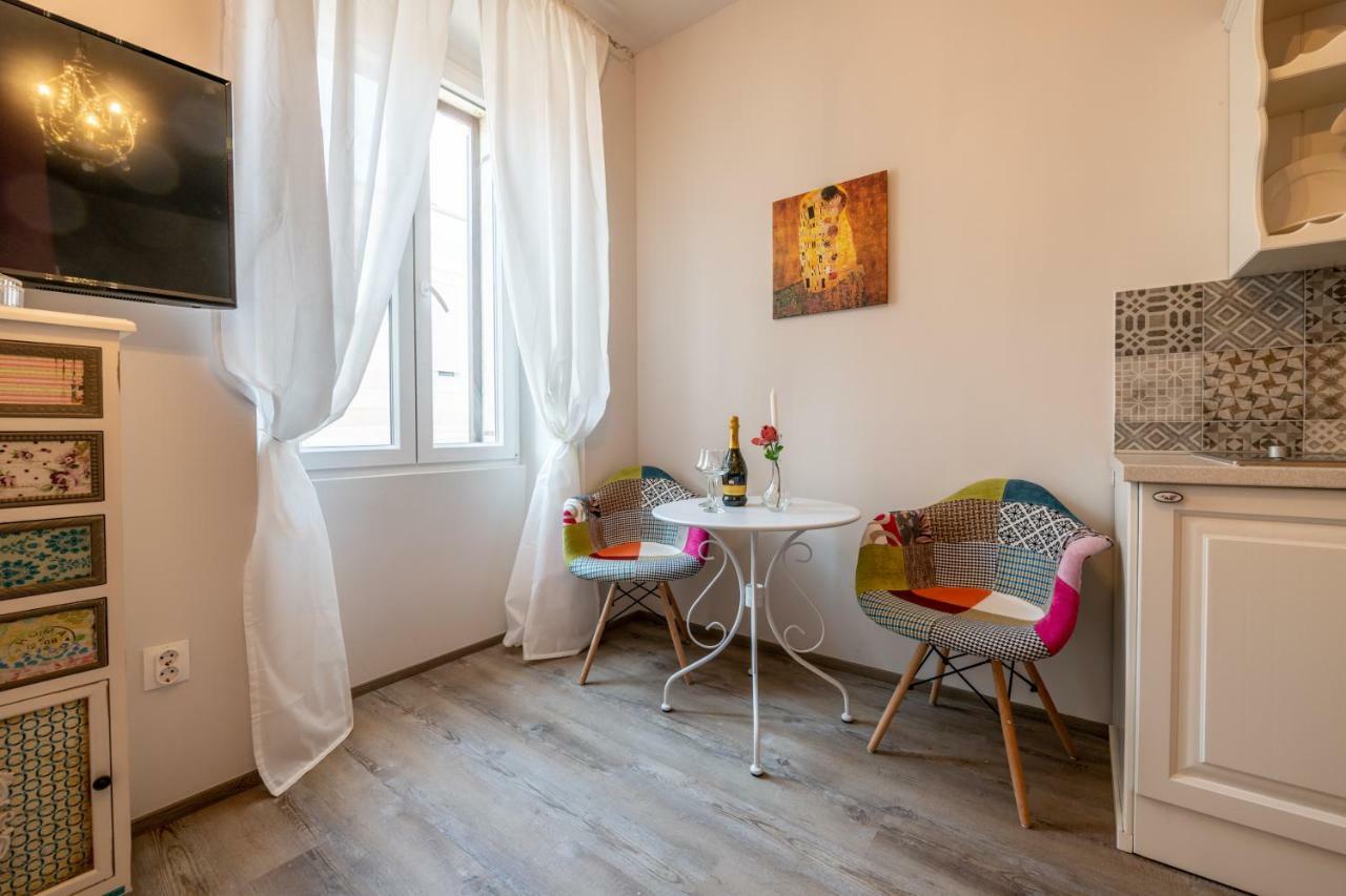 Old City Romantic Studios 3 PUY Exterior foto