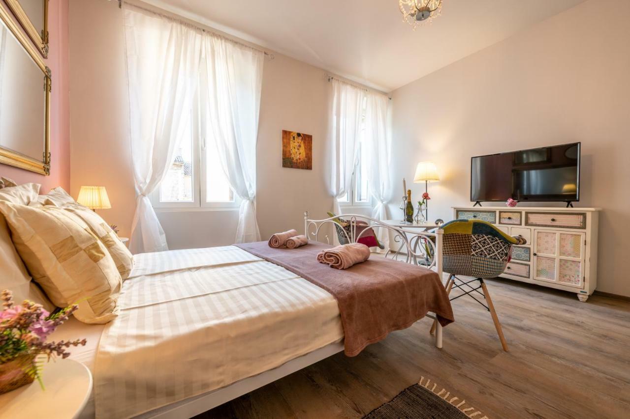 Old City Romantic Studios 3 PUY Exterior foto