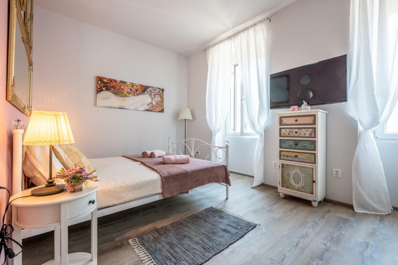 Old City Romantic Studios 3 PUY Exterior foto