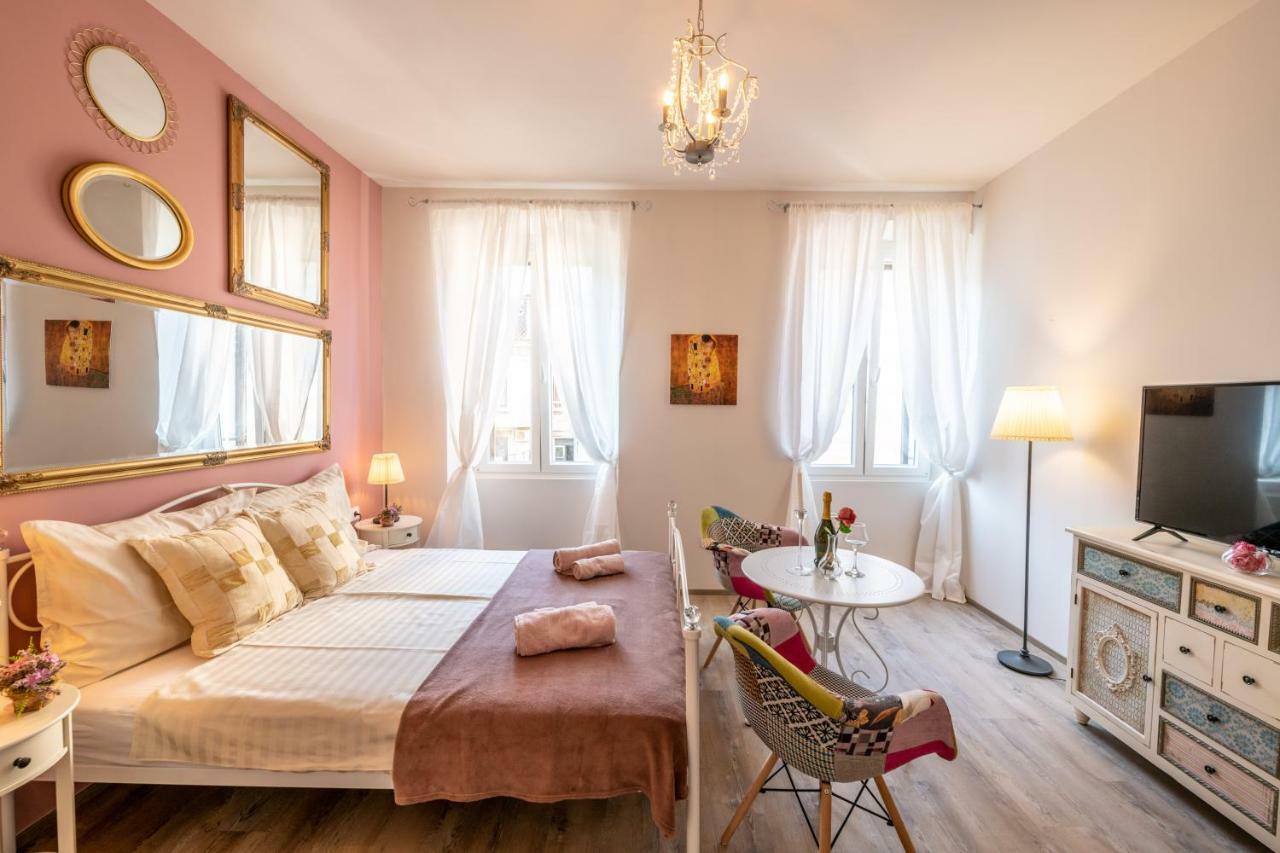 Old City Romantic Studios 3 PUY Exterior foto