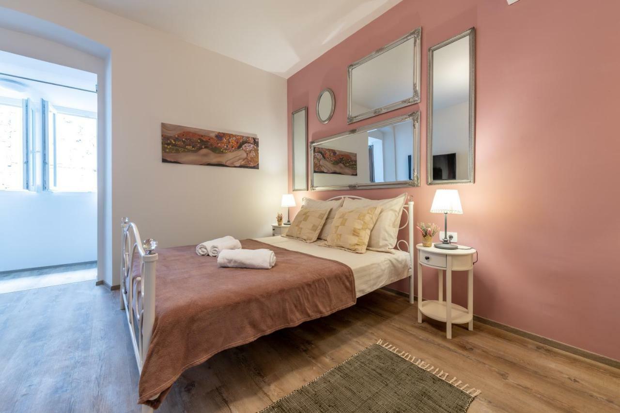 Old City Romantic Studios 3 PUY Exterior foto