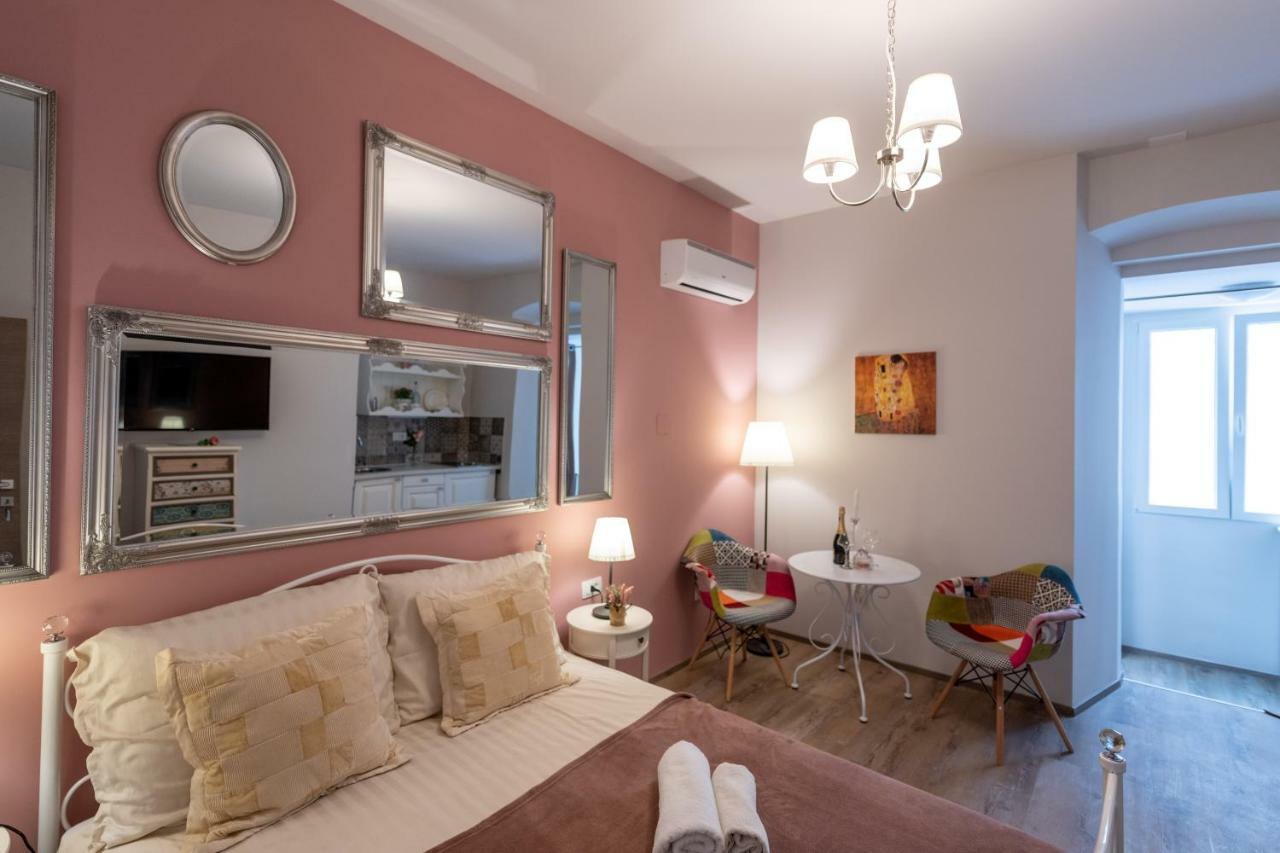 Old City Romantic Studios 3 PUY Exterior foto