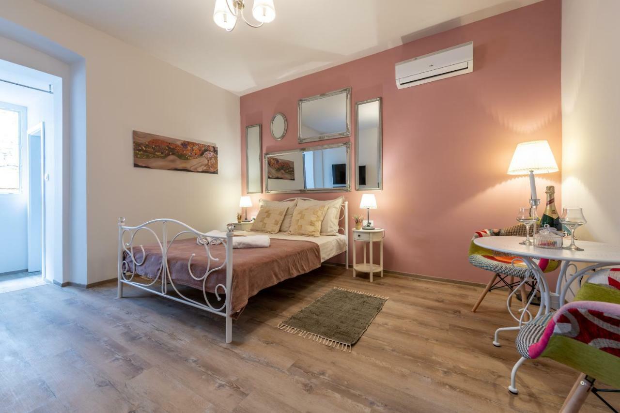 Old City Romantic Studios 3 PUY Exterior foto
