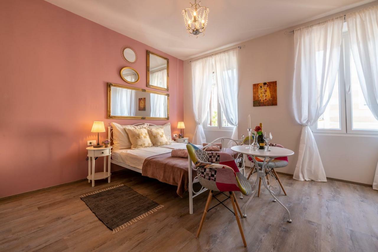 Old City Romantic Studios 3 PUY Exterior foto