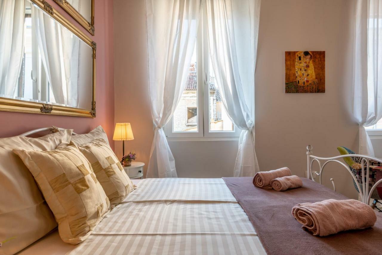 Old City Romantic Studios 3 PUY Exterior foto